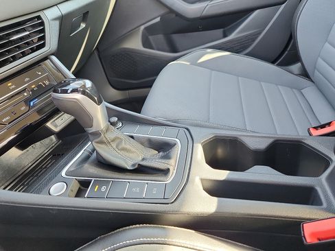 Certified 2025 Volkswagen Jetta SE FWD image 20