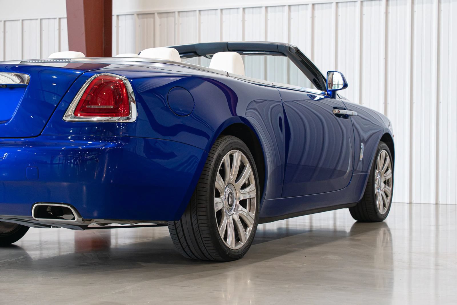 Used 2017 Rolls-Royce Dawn RWD image 16