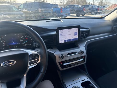 Used 2023 Ford Explorer XLT image 23