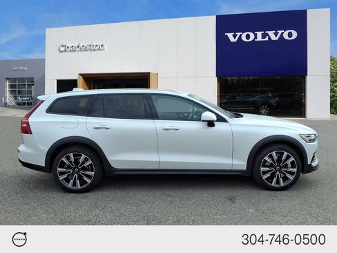 Certified 2022 Volvo V60 T5 Cross Country w/ Climate Package image 2
