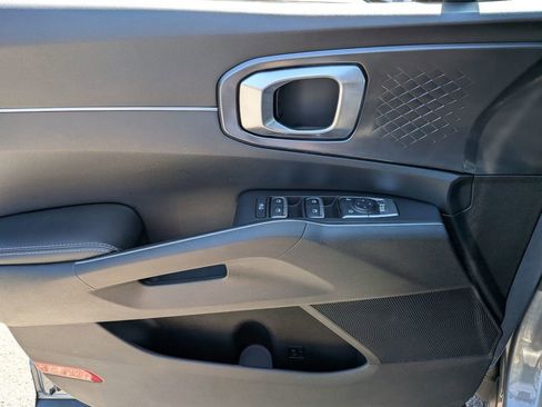 Used 2021 Kia Sorento S image 14