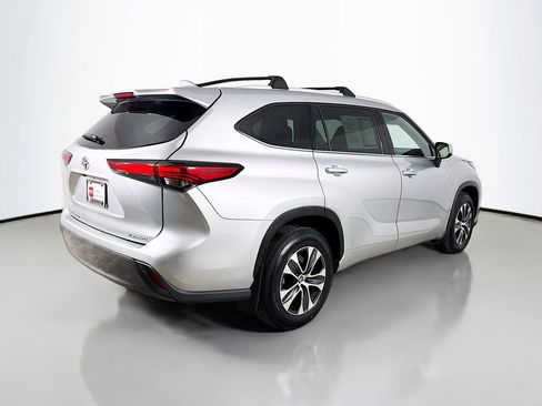 Certified 2022 Toyota Highlander XLE image 7