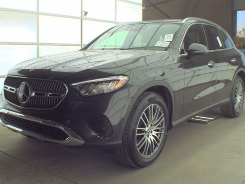Used 2025 Mercedes-Benz GLC 300 4MATIC image 1