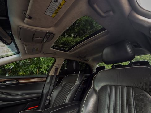 Used 2018 Genesis G90 5.0 Ultimate RWD image 11