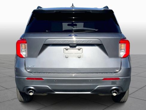 Used 2021 Ford Explorer XLT w/ Equipment Group 202A image 4