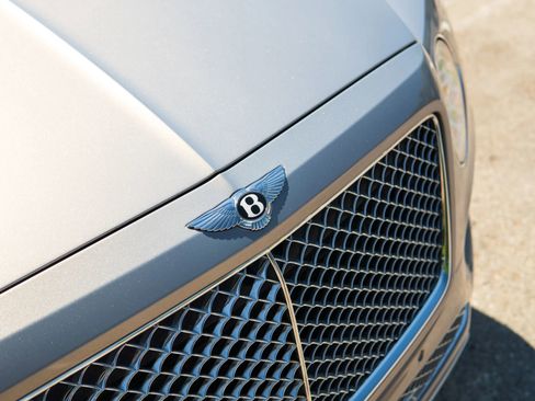 Used 2017 Bentley Bentayga AWD/4WD image 12