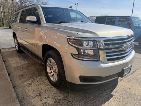 Used 2016 Chevrolet Suburban LT image 4