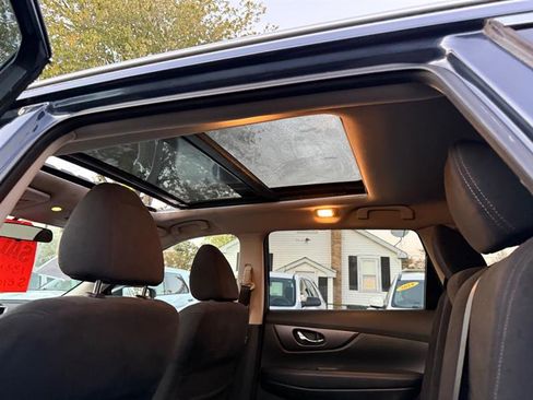 Used 2016 Nissan Rogue SV w/ SV Moonroof Package image 25
