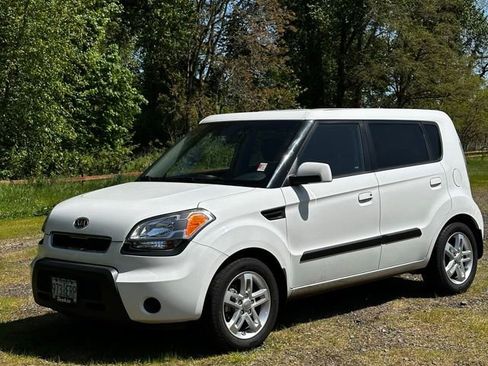 Used 2010 Kia Soul + FWD image 5