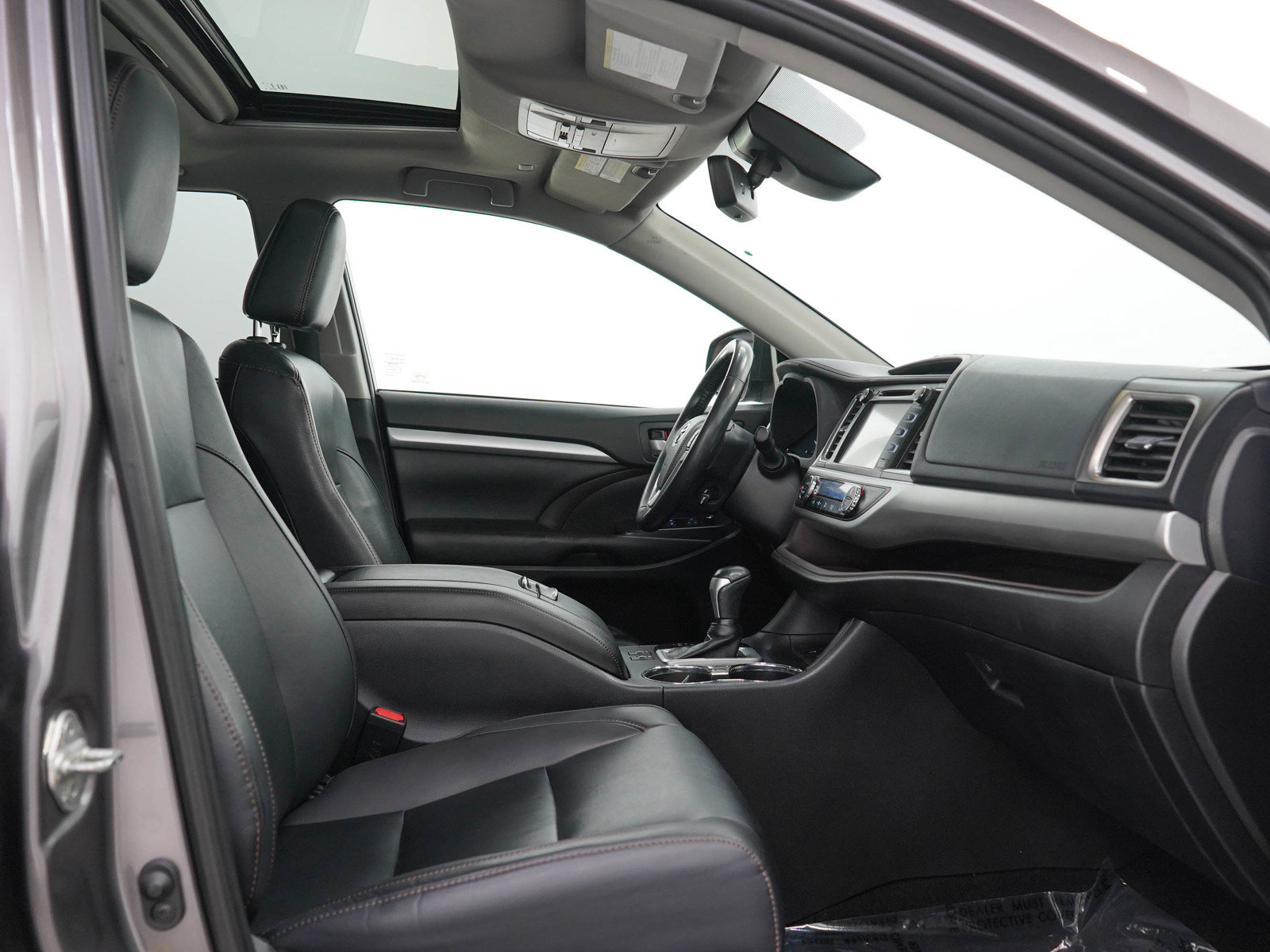 Used 2019 Toyota Highlander XLE AWD/4WD image 13