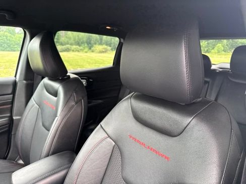 Used 2025 Jeep Compass Trailhawk AWD/4WD image 13