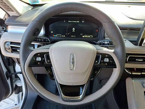 Used 2024 Lincoln Aviator AWD w/ Premium Package image 16