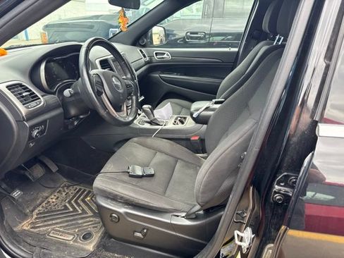 Used 2019 Jeep Grand Cherokee Laredo w/ Security & Convenience Group AWD/4WD image 10