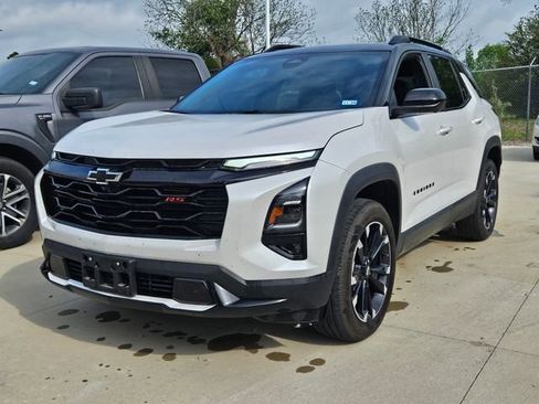 Used 2025 Chevrolet Equinox RS w/ Safety and Technology Package image 2