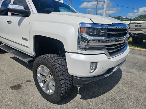 Used 2018 Chevrolet Silverado 1500 High Country RWD image 9
