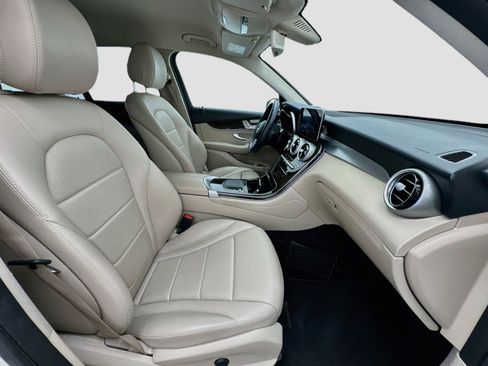 Used 2020 Mercedes-Benz GLC 300 4MATIC image 19