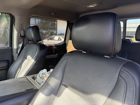 Used 2015 Ford F150 Lariat w/ Equipment Group 502A Luxury image 4