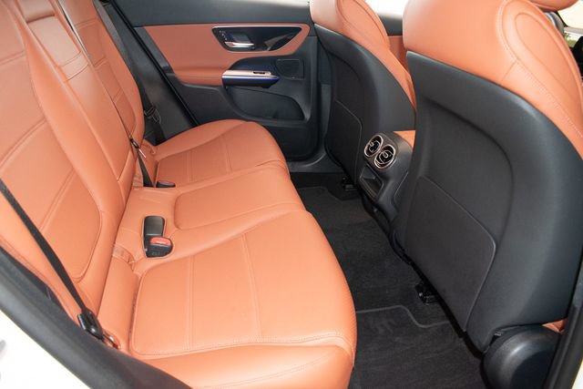 Used 2025 Mercedes-Benz GLC 300 4MATIC image 10