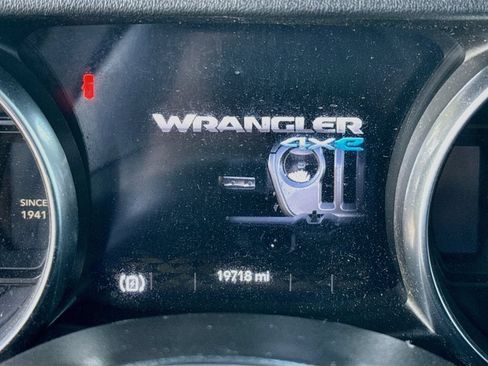 Used 2023 Jeep Wrangler Unlimited Sahara AWD/4WD image 13