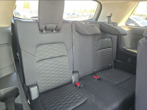 Used 2024 Nissan Pathfinder S image 17