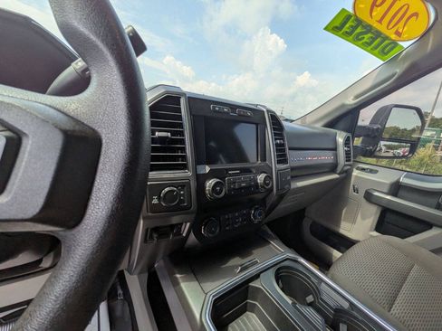 Used 2019 Ford F250 XLT w/ XLT Premium Package AWD/4WD image 16