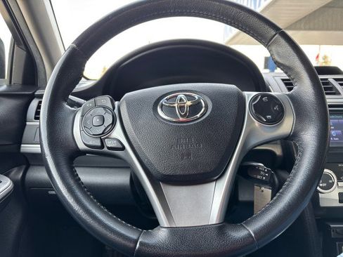 Used 2014 Toyota Camry SE image 12