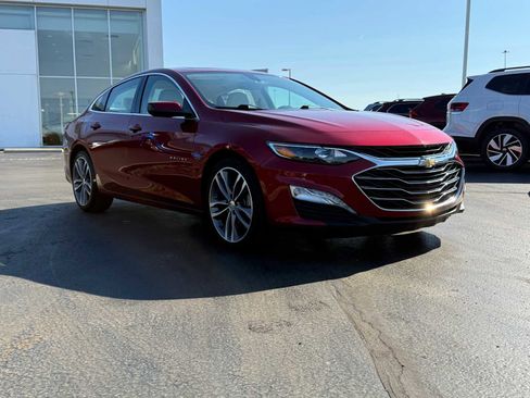 Used 2022 Chevrolet Malibu LT w/ Leather Package image 3