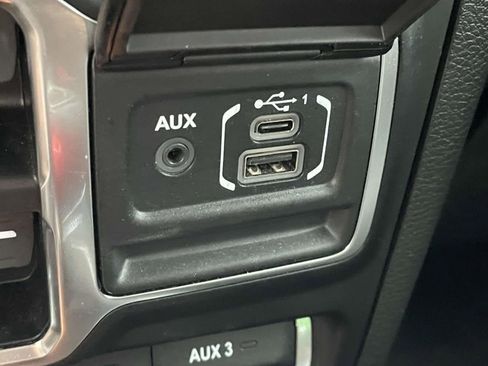 Used 2022 Jeep Gladiator Rubicon w/ Cold Weather Group AWD/4WD image 19