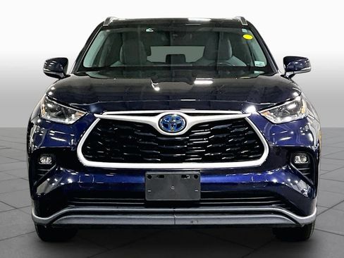 Used 2021 Toyota Highlander XLE AWD/4WD image 4