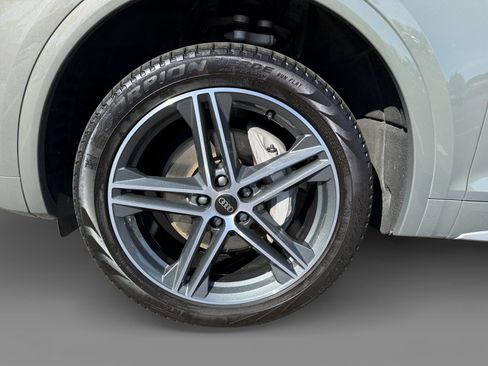 Used 2023 Audi Q5 e Premium Plus w/ Premium Plus Package AWD/4WD image 9
