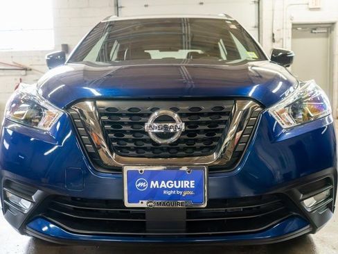 Used 2020 Nissan Kicks SR w/ SR Premium Package FWD image 3