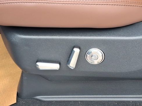 New 2027 Lincoln Navigator Reserve AWD/4WD image 17
