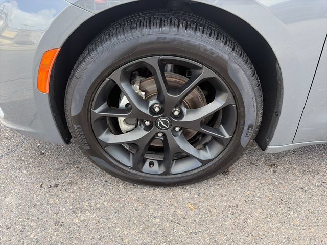 Used 2025 Chrysler Pacifica Limited FWD image 13