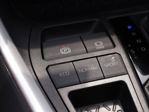 Used 2024 Toyota RAV4 XLE FWD image 19