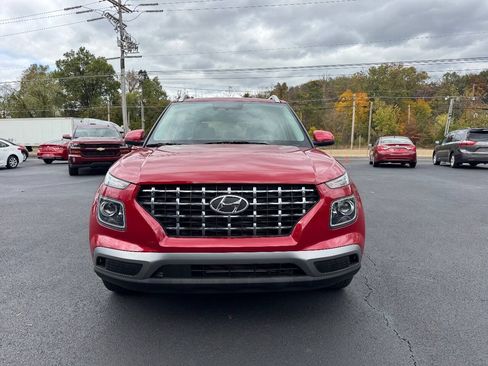 Used 2023 Hyundai Venue Limited FWD image 3