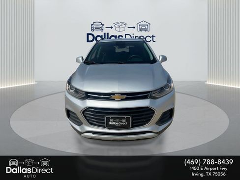 Used 2020 Chevrolet Trax LT w/ LT Convenience Package image 3