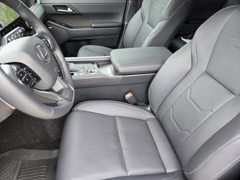 Certified 2026 Lexus GX 550 w/ Accessory Package (2T) AWD/4WD image 9