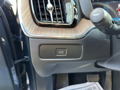 Used 2023 Volvo XC60 B5 Plus w/ Climate Package AWD/4WD image 25