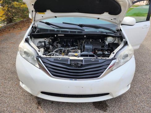Used 2014 Toyota Sienna LE image 22