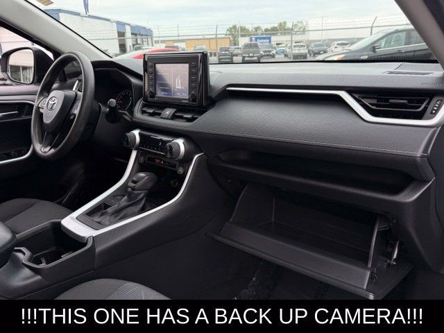 Used 2022 Toyota RAV4 XLE FWD image 12