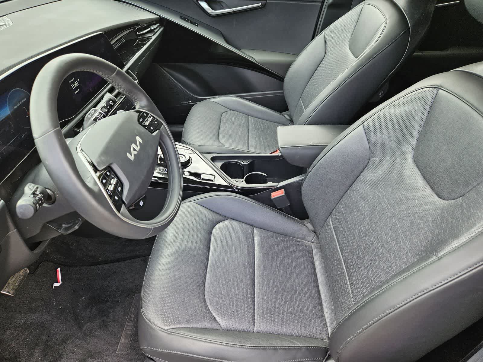 Certified 2023 Kia Niro Wave w/ Wave Preserve Package FWD image 11