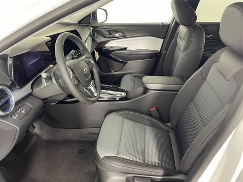 New 2026 Chevrolet Trax LT FWD image 2