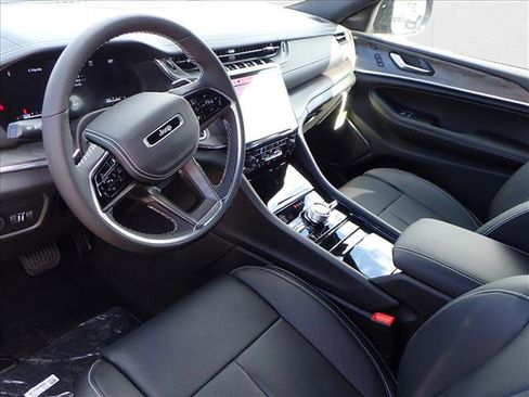 New 2025 Jeep Grand Cherokee L Overland w/ Luxury Tech Group IV image 13