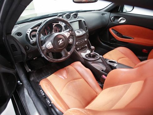 Used 2011 Nissan 370Z Touring w/ Sport Pkg RWD image 13