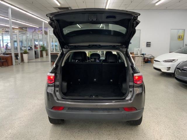 Used 2018 Jeep Compass Latitude AWD/4WD image 31