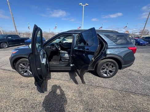 Certified 2023 Ford Explorer XLT w/ Equipment Group 202A image 3