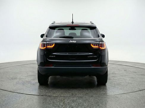 Used 2025 Jeep Compass Latitude image 7