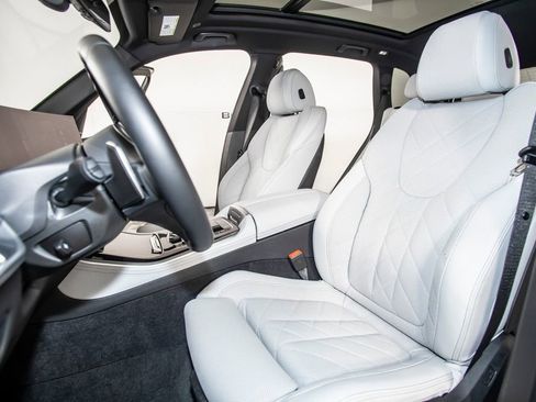 Used 2025 BMW X5 sDrive40i w/ M Sport Package RWD image 15