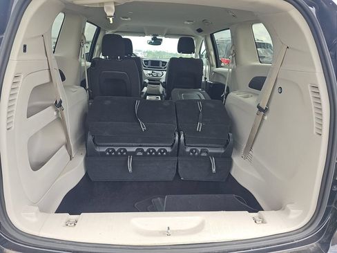 Used 2023 Chrysler Voyager LX FWD image 18