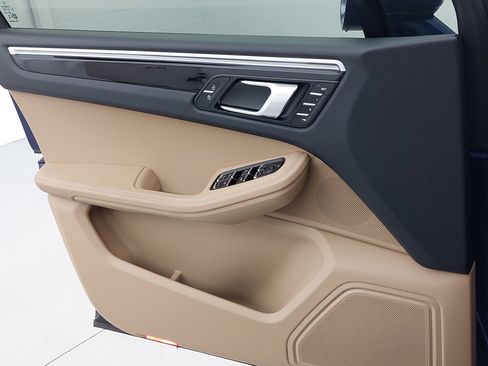 Used 2024 Porsche Macan image 28